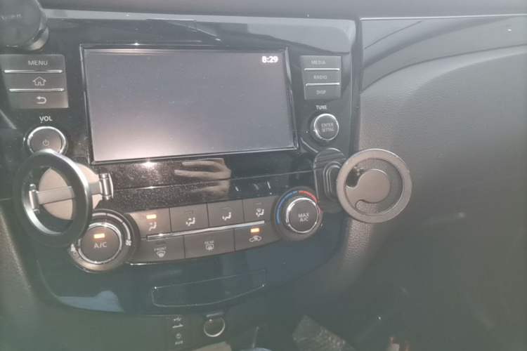 Used Nissan Qashqai 2017 2.0L CVT Smart Enjoyment Version China V Standard Audio And AC Panel
