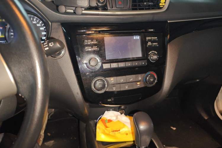 Used Nissan Qashqai 2017 2.0L CVT Luxury Edition China V Standard Audio And AC Panel
