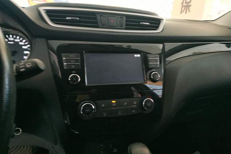 Used Nissan Qashqai 2017 2.0L CVT Smart Enjoyment Version China V Standard Audio And AC Panel