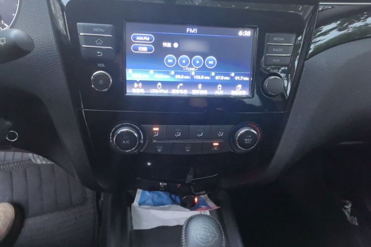 Used Nissan Qashqai 2017 2.0L CVT Smart Enjoyment Version China V Standard Audio And AC Panel