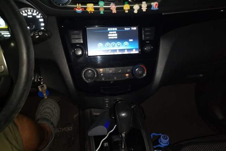 Used Nissan Qashqai 2017 2.0L CVT Smart Enjoyment Version China V Standard Audio And AC Panel