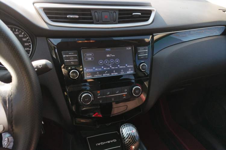 Used Nissan Qashqai 2017 2.0L CVT Smart Enjoyment Version China V Standard Audio And AC Panel