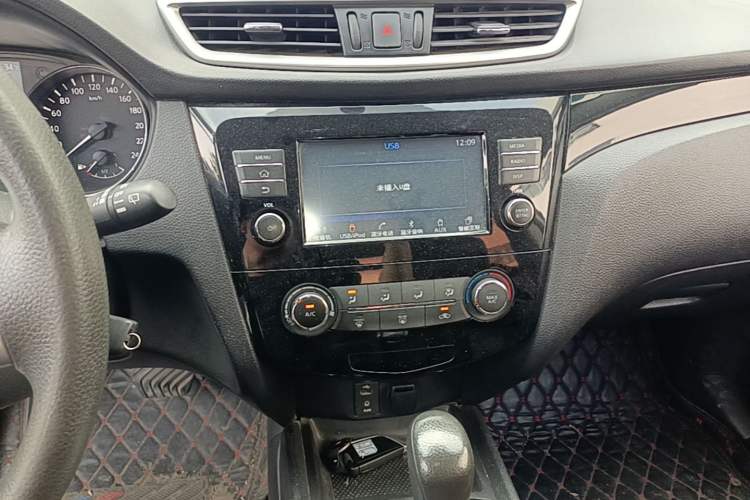 Used Nissan Qashqai 2017 2.0L CVT Elite Edition China V Standard Audio And AC Panel