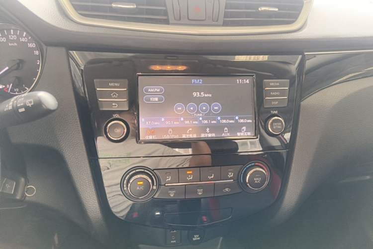 Used Nissan Qashqai 2017 2.0L CVT Smart Enjoyment Version China VI Standard Audio And AC Panel