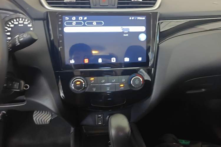 Used Nissan Qashqai 2017 2.0L CVT Smart Enjoyment Version China V Standard Audio And AC Panel