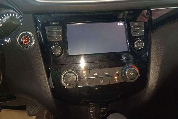 Used Nissan Qashqai 2017 2.0L CVT Luxury Edition China V Standard Audio And AC Panel