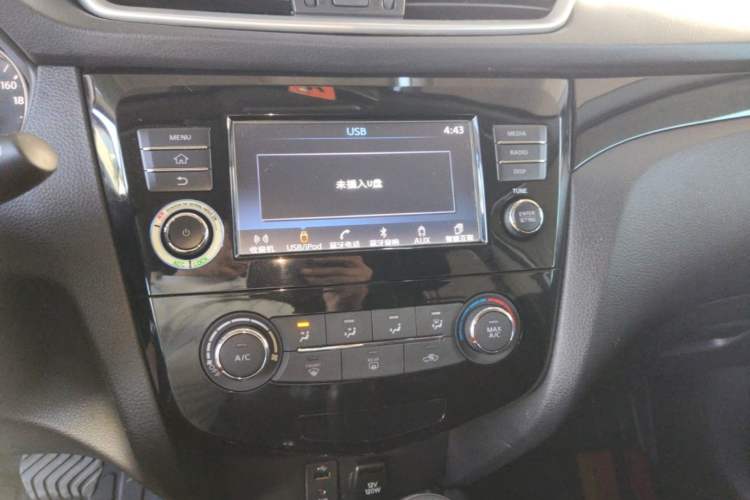Used Nissan Qashqai 2017 2.0L CVT Elite Edition China V Standard Audio And AC Panel