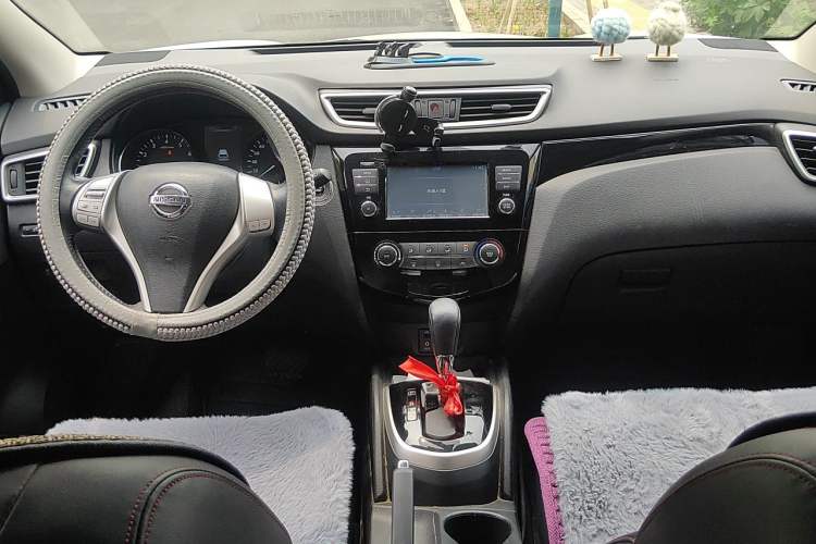 Used Nissan Qashqai 2017 2.0L CVT Luxury Edition China VI Standard Center Console