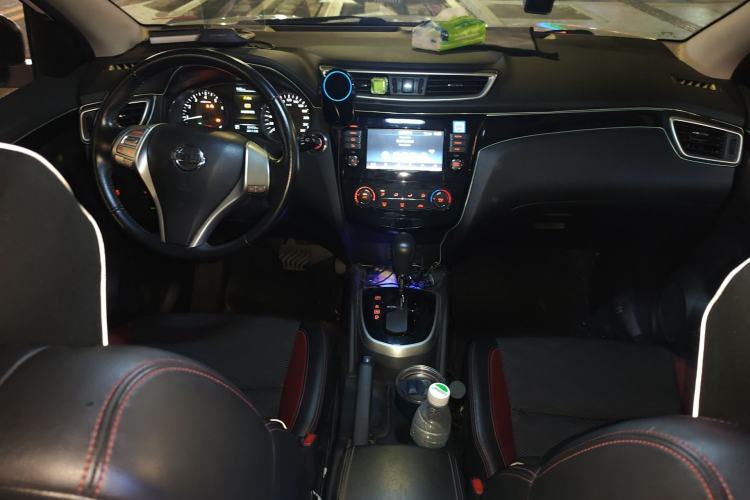 Used Nissan Qashqai 2017 2.0L CVT Luxury Edition China VI Standard Center Console