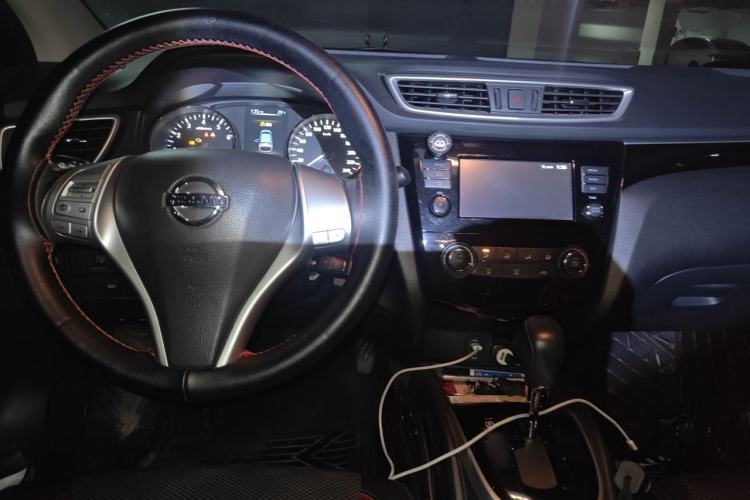 Used Nissan Qashqai 2017 2.0L CVT Smart Enjoyment Version China V Standard Center Console