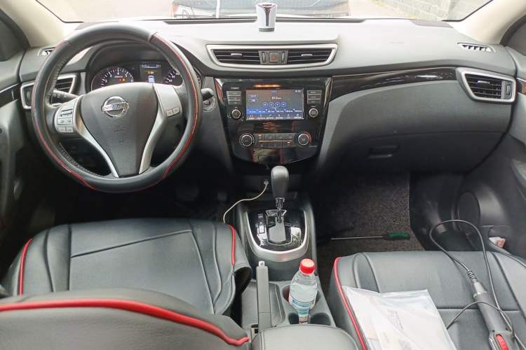 Used Nissan Qashqai 2017 2.0L CVT Luxury Edition China VI Standard Center Console