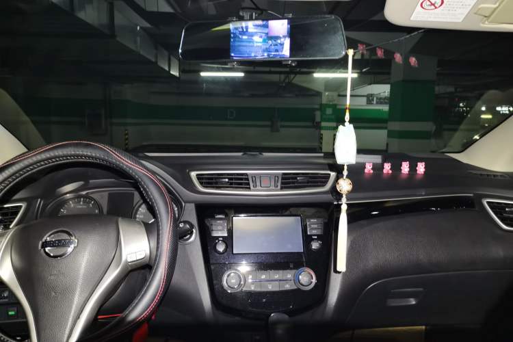Used Nissan Qashqai 2017 2.0L CVT Luxury Edition China VI Standard Center Console
