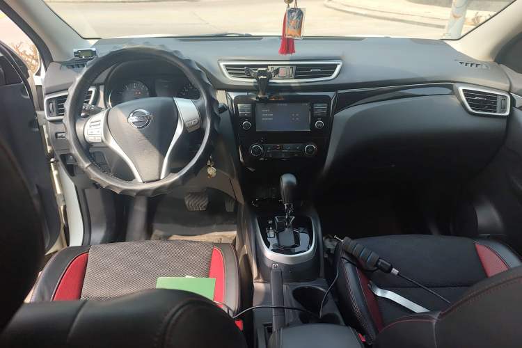 Used Nissan Qashqai 2017 2.0L CVT Smart Enjoyment Version China VI Standard Center Console