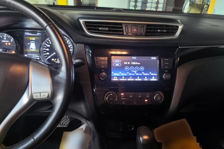 Used Nissan Qashqai 2017 2.0L CVT Smart Enjoyment Version China V Standard Center Console