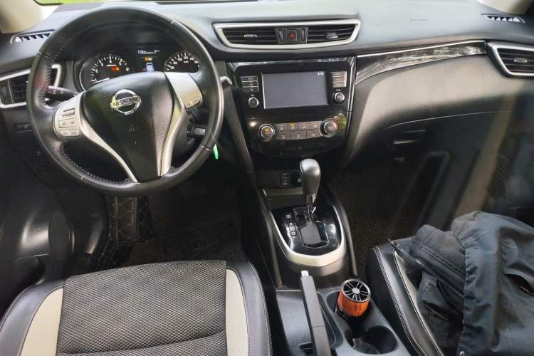 Used Nissan Qashqai 2017 2.0L CVT Smart Enjoyment Version China V Standard Center Console