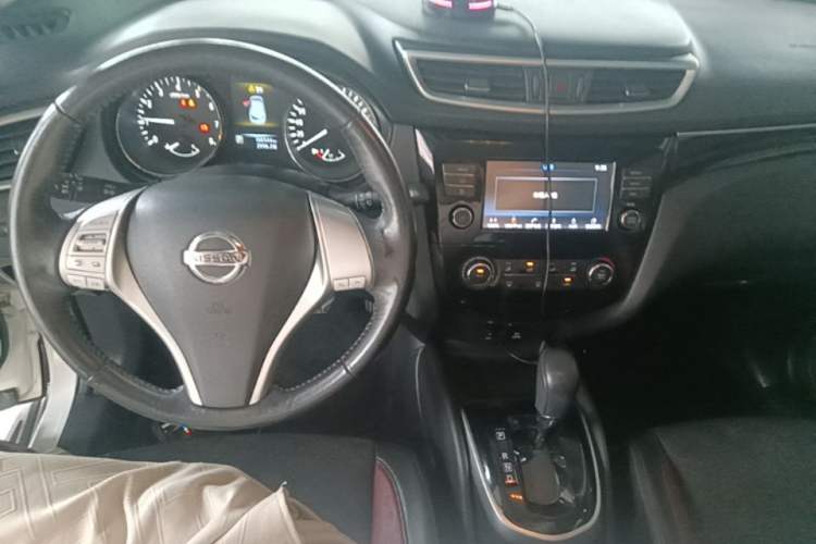 Used Nissan Qashqai 2017 2.0L CVT Smart Enjoyment Version China V Standard Center Console