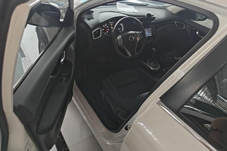 Used Nissan Qashqai 2017 2.0L CVT Elite Edition China VI Standard Driver Seat