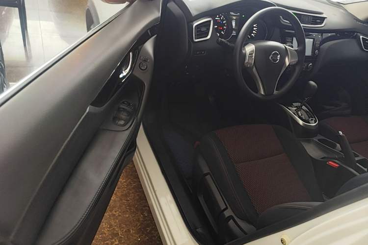 Used Nissan Qashqai 2017 2.0L CVT Elite Edition China VI Standard Driver Seat
