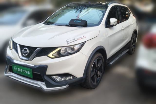 Nissan Qashqai 2017 2.0L CVT Luxury Edition China V Standard مستعملة