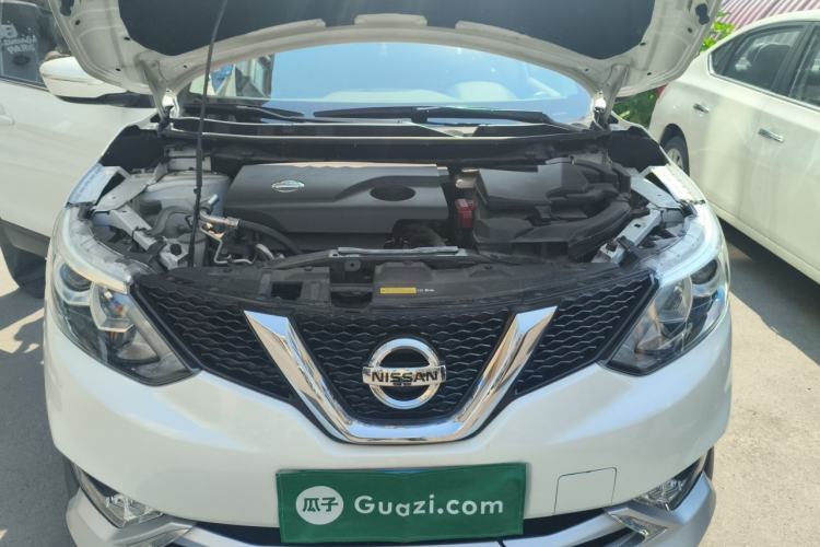 Used Nissan Qashqai 2017 2.0L CVT Smart Enjoyment Version China VI Standard Engine Bay