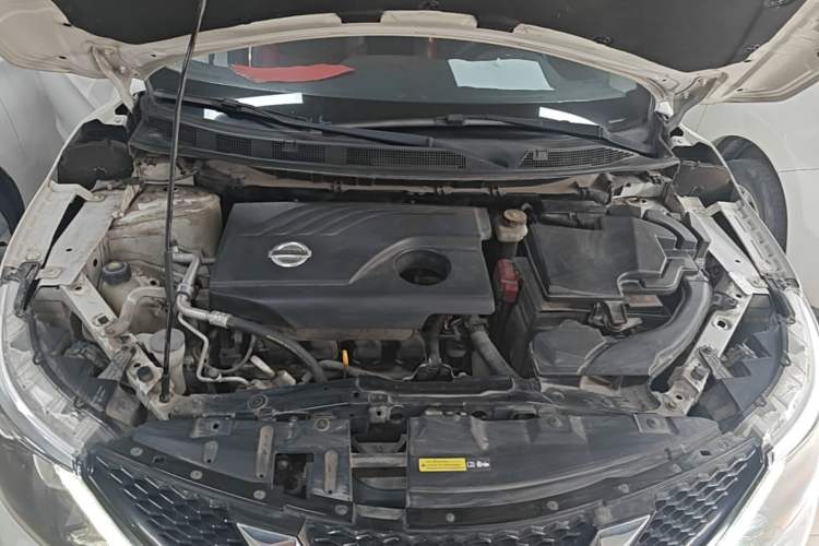 Used Nissan Qashqai 2017 2.0L CVT Smart Enjoyment Version China VI Standard Engine Bay