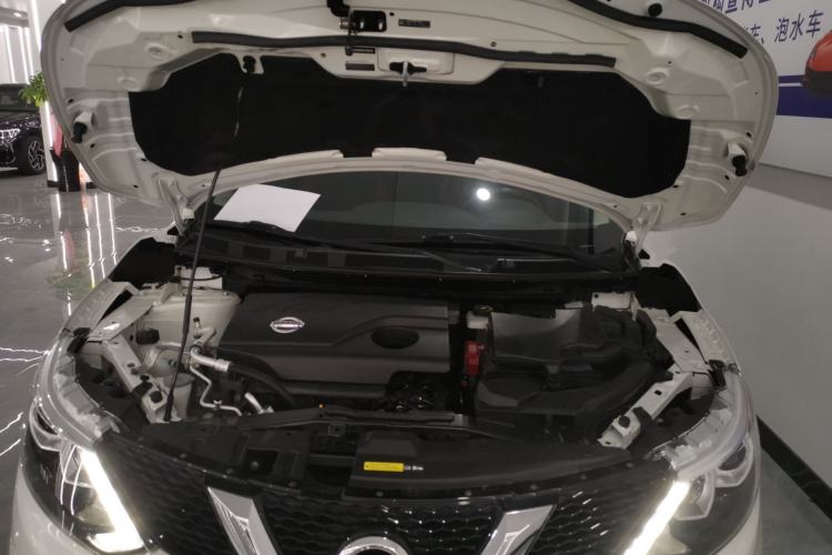 Used Nissan Qashqai 2017 2.0L CVT Smart Enjoyment Version China VI Standard Engine Bay