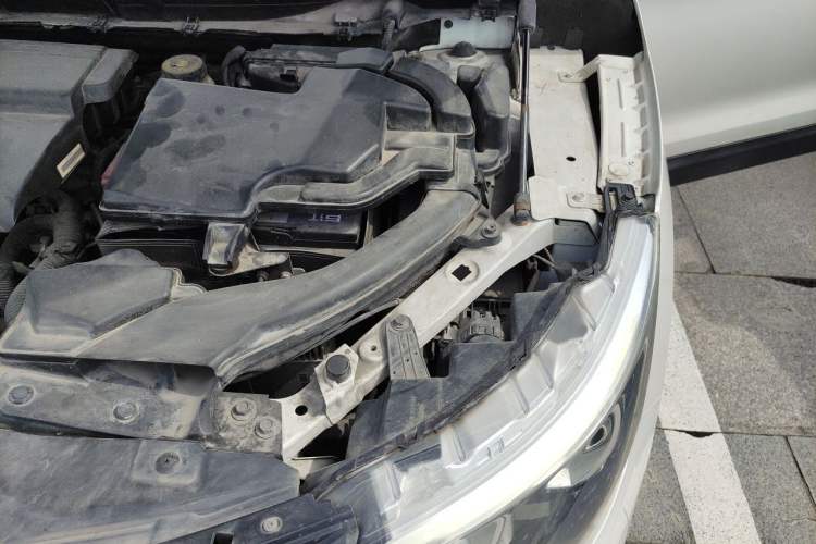 Used Nissan Qashqai 2017 2.0L CVT Smart Enjoyment Version China VI Standard Engine Bay Left