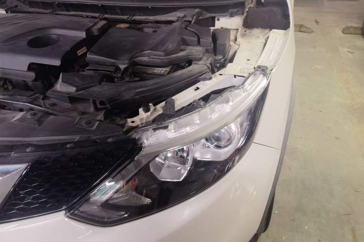 Used Nissan Qashqai 2017 2.0L CVT Smart Enjoyment Version China VI Standard Engine Bay Left
