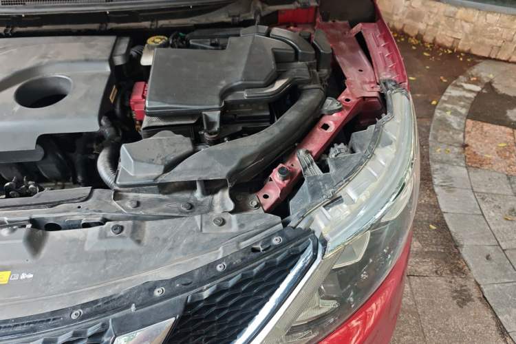 Used Nissan Qashqai 2017 2.0L CVT Smart Enjoyment Version China VI Standard Engine Bay Left