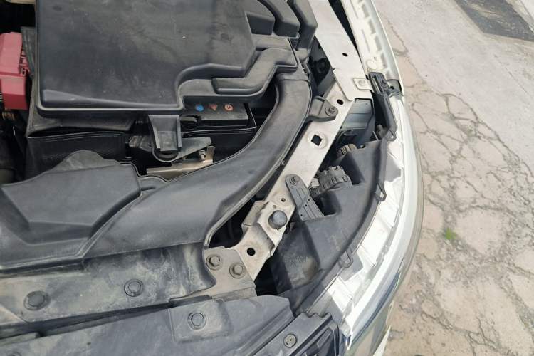 Used Nissan Qashqai 2017 2.0L CVT Smart Enjoyment Version China VI Standard Engine Bay Left