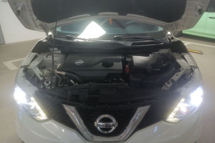 Used Nissan Qashqai 2017 2.0L CVT Smart Enjoyment Version China VI Standard Engine Bay