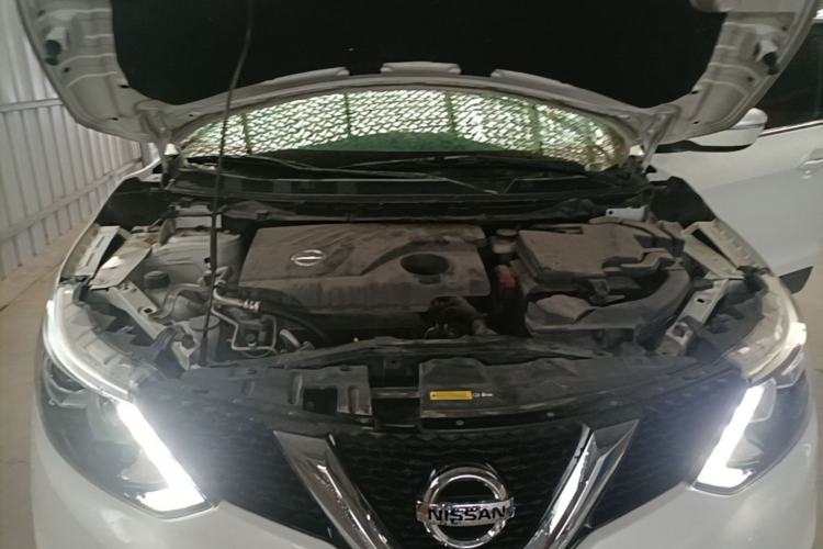 Used Nissan Qashqai 2017 2.0L CVT Smart Enjoyment Version China VI Standard Engine Bay