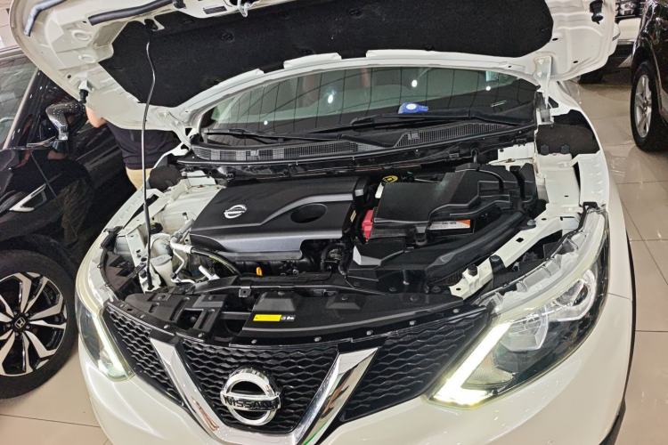 Used Nissan Qashqai 2017 2.0L CVT Smart Enjoyment Version China VI Standard Engine Bay