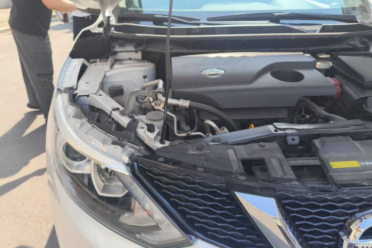 Used Nissan Qashqai 2017 2.0L CVT Smart Enjoyment Version China VI Standard Engine Bay Right