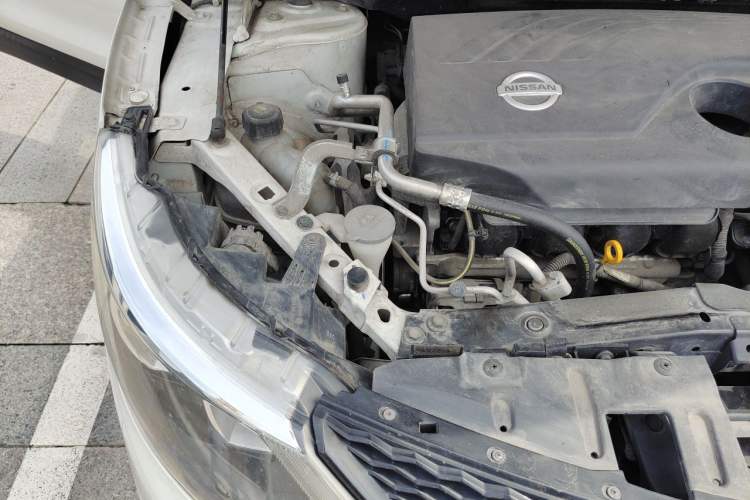 Used Nissan Qashqai 2017 2.0L CVT Smart Enjoyment Version China VI Standard Engine Bay Right