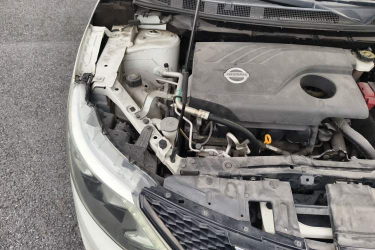Used Nissan Qashqai 2017 2.0L CVT Smart Enjoyment Version China VI Standard Engine Bay Right