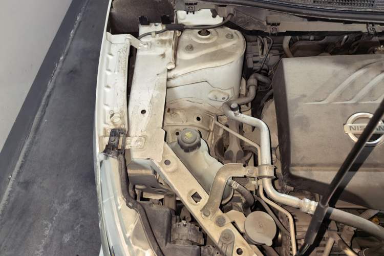 Used Nissan Qashqai 2017 2.0L CVT Smart Enjoyment Version China VI Standard Engine Bay Right