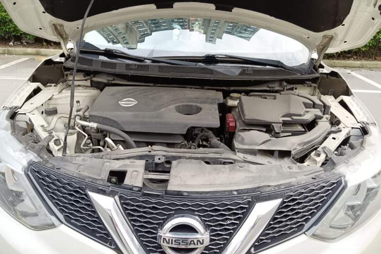 Used Nissan Qashqai 2017 2.0L CVT Smart Enjoyment Version China VI Standard Engine Bay