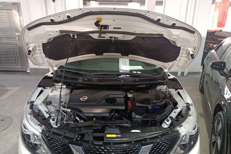 Used Nissan Qashqai 2017 2.0L CVT Smart Enjoyment Version China VI Standard Engine Bay