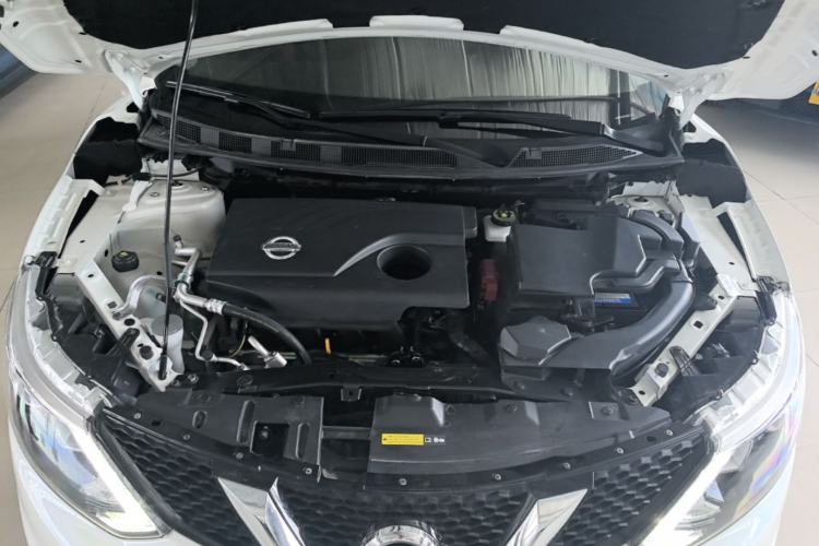 Used Nissan Qashqai 2017 2.0L CVT Smart Enjoyment Version China VI Standard Engine Bay