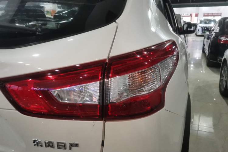Used Nissan Qashqai 2017 2.0L CVT Elite Edition China V Standard Exterior 3