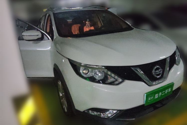 Used Nissan Qashqai 2017 2.0L CVT Elite Edition China V Standard Front Right 45 Deg
