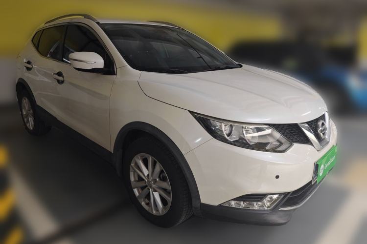 Used Nissan Qashqai 2017 2.0L CVT Elite Edition China V Standard Front Right 45 Deg