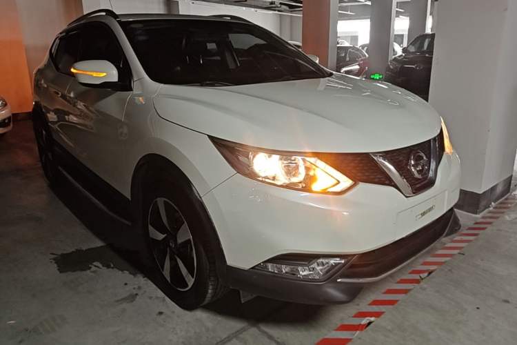 Used Nissan Qashqai 2017 2.0L CVT Smart Enjoyment Version China V Standard Front Right 45 Deg