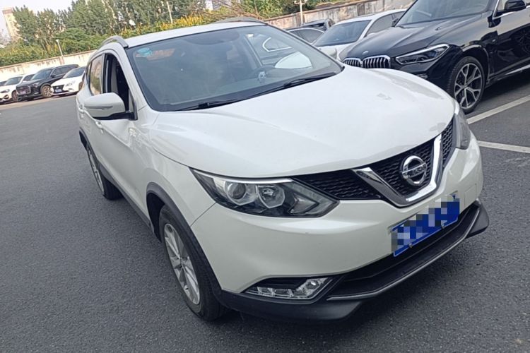 Used Nissan Qashqai 2017 2.0L CVT Elite Edition China V Standard Front Right 45 Deg