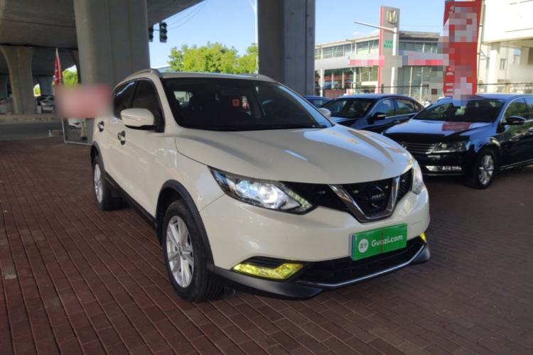 Used Nissan Qashqai 2017 2.0L CVT Elite Edition China V Standard Front Right 45 Deg