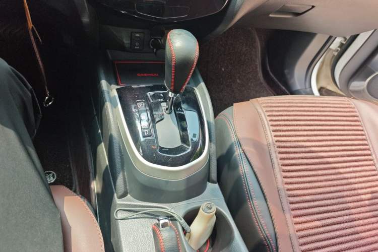 Used Nissan Qashqai 2017 2.0L CVT Elite Edition China V Standard Gear Lever
