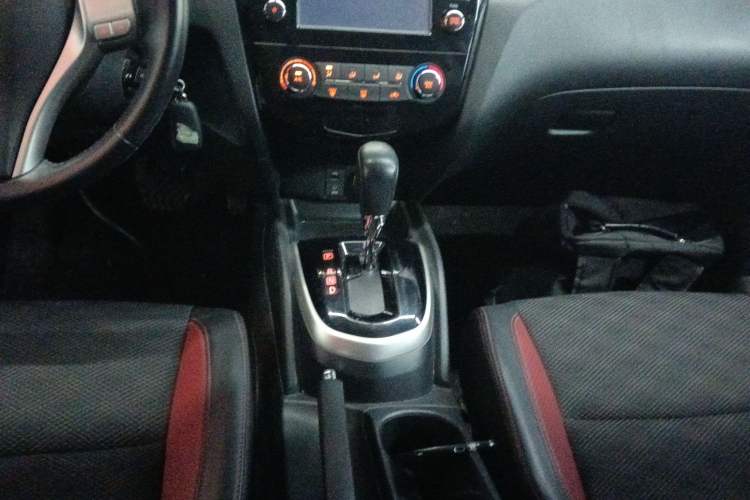 Used Nissan Qashqai 2017 2.0L CVT Smart Enjoyment Version China V Standard Gear Lever