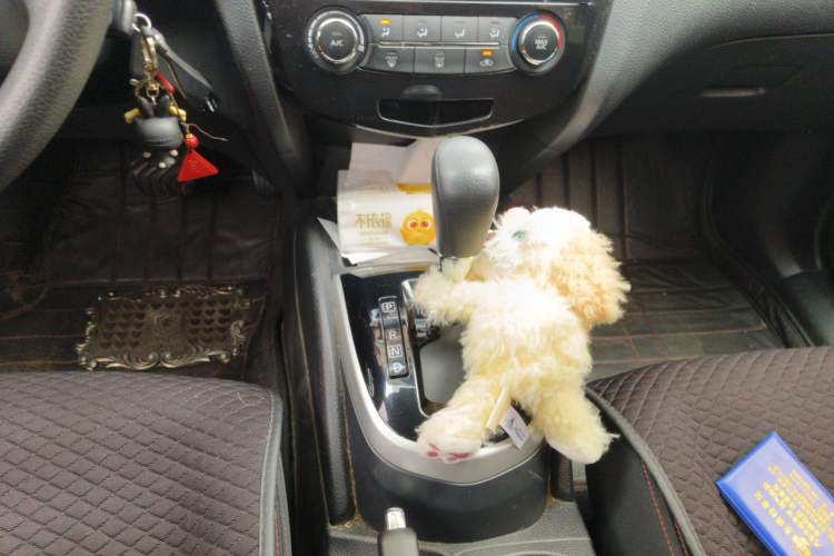 Used Nissan Qashqai 2017 2.0L CVT Elite Edition China V Standard Gear Lever
