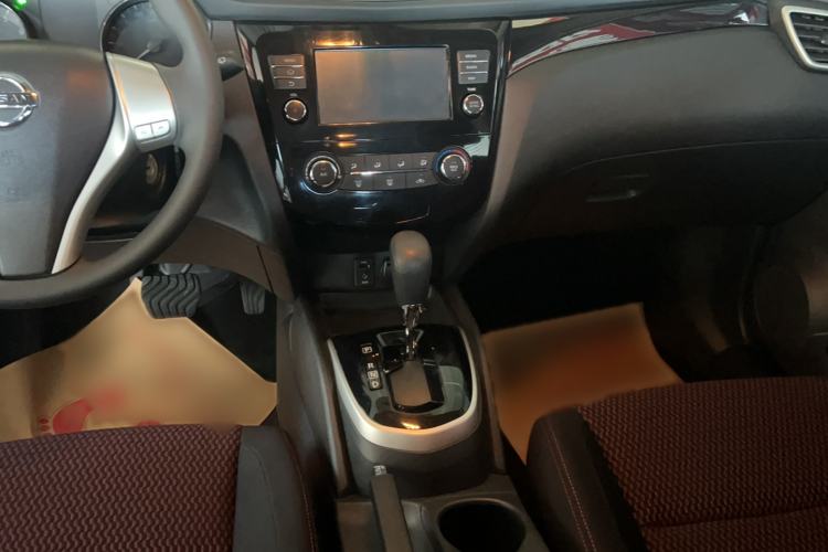 Used Nissan Qashqai 2017 2.0L CVT Elite Edition China V Standard Gear Lever